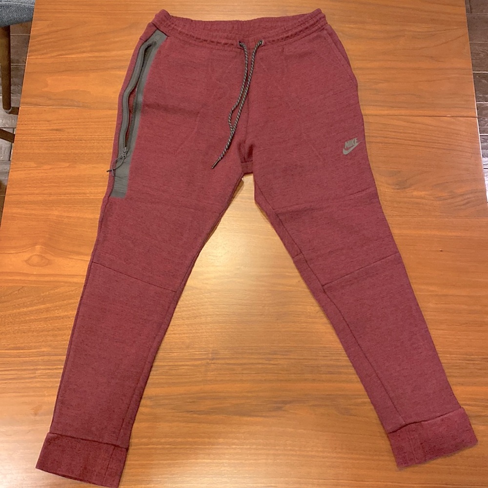 Nike tech pack sweat pants joggers. Size large. Wine color